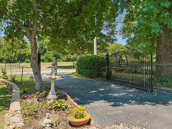 2nd image of 36414 N Cliff Crest Dr