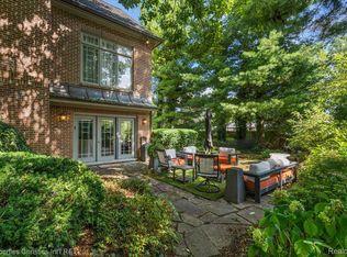 4054 Cranbrook Ct, Bloomfield Hills, MI 48301
