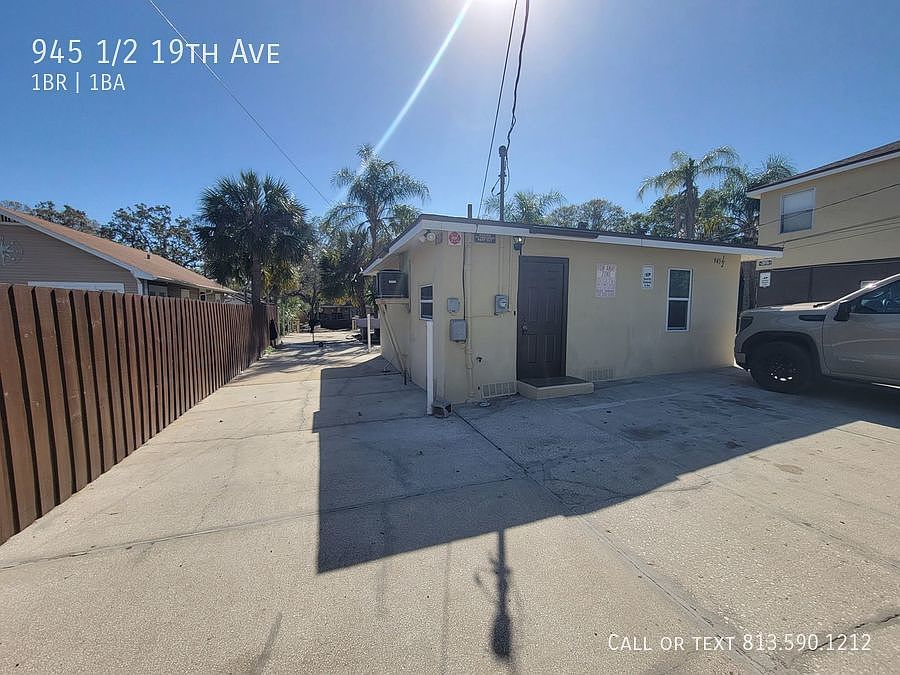 1st image of 945 1/2 19th Ave S
