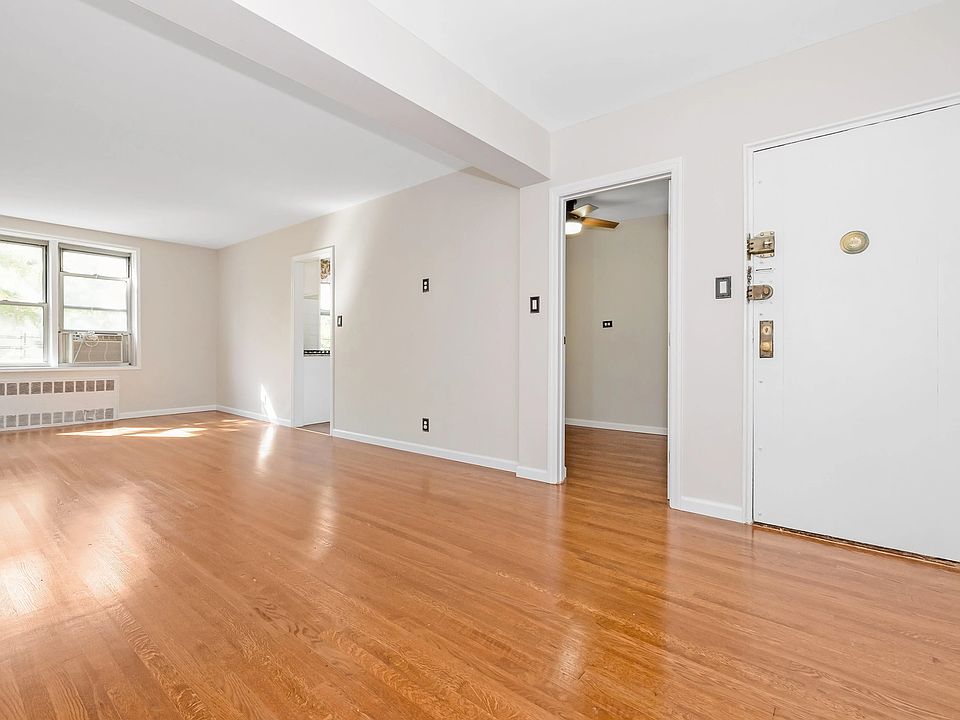 1st image of 3210 Arlington Ave APT 3C