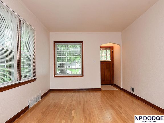 5th image of 4406 Pacific St