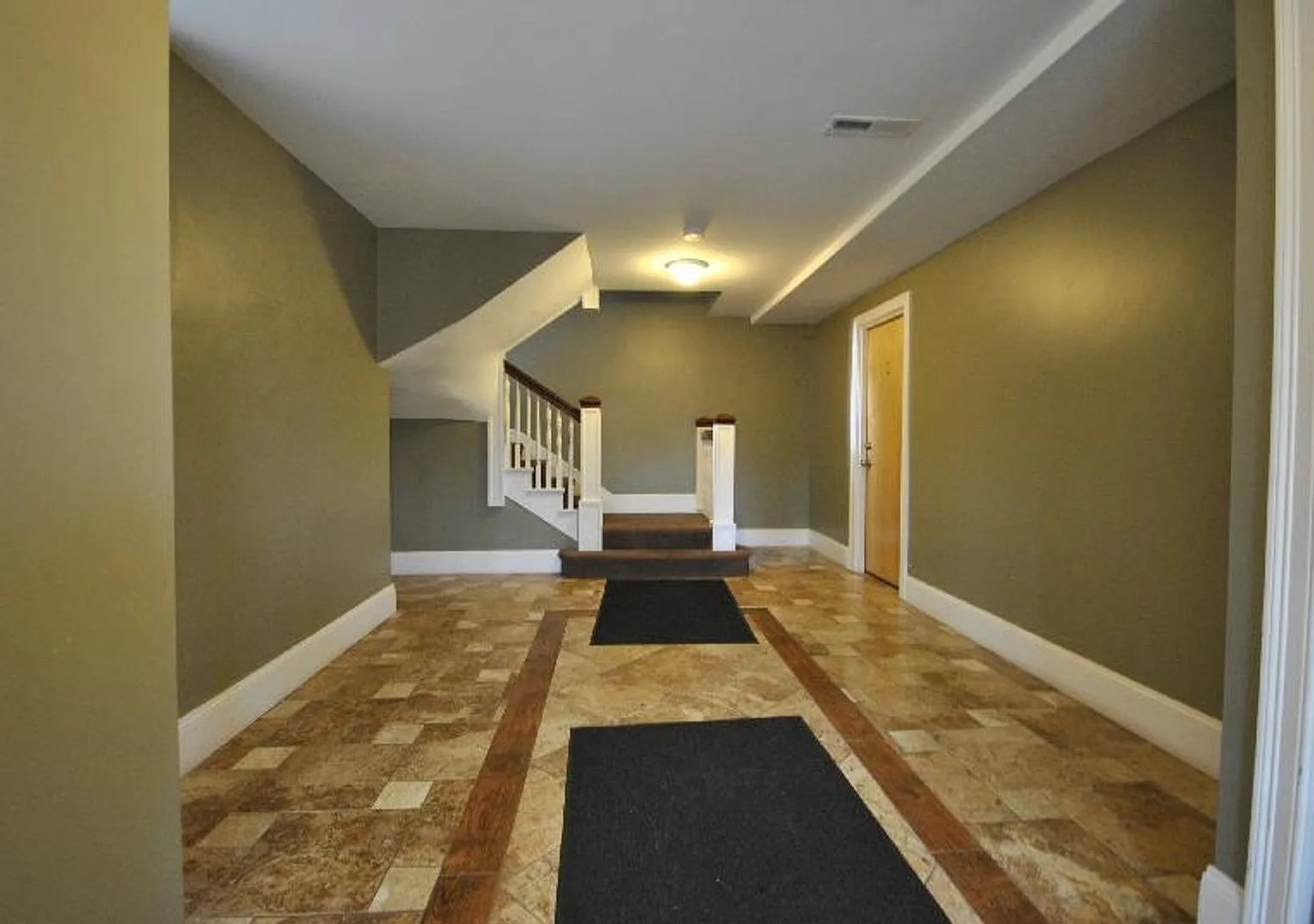 No Brokers Fee, Large Unit on Washington Sq. In-Unit Washer and Dryer, Central Heat/AC Large Bedr... — Photo 1