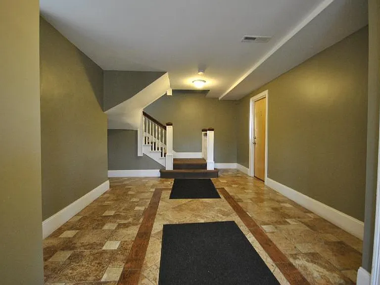 1588 Beacon St #D2 — Photo 1