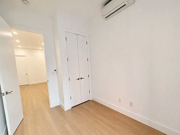5th image of 445 Dekalb Ave #1B