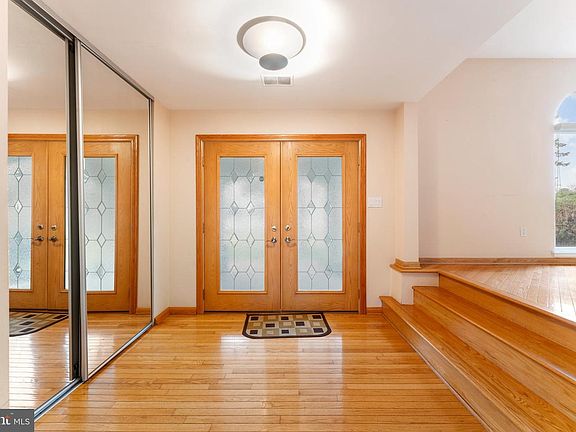 4th image of 69 Nancy Dr