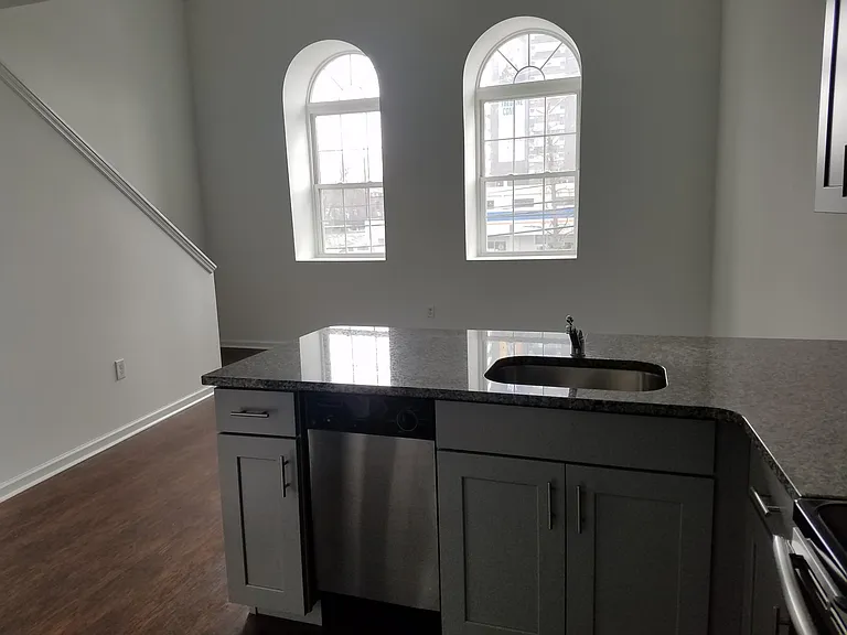 2231 Bryn Mawr Ave #4 — Photo 3