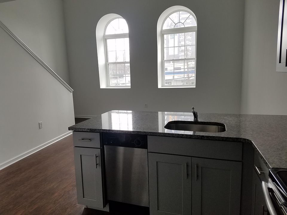 1st image of 2231 Bryn Mawr Ave #10