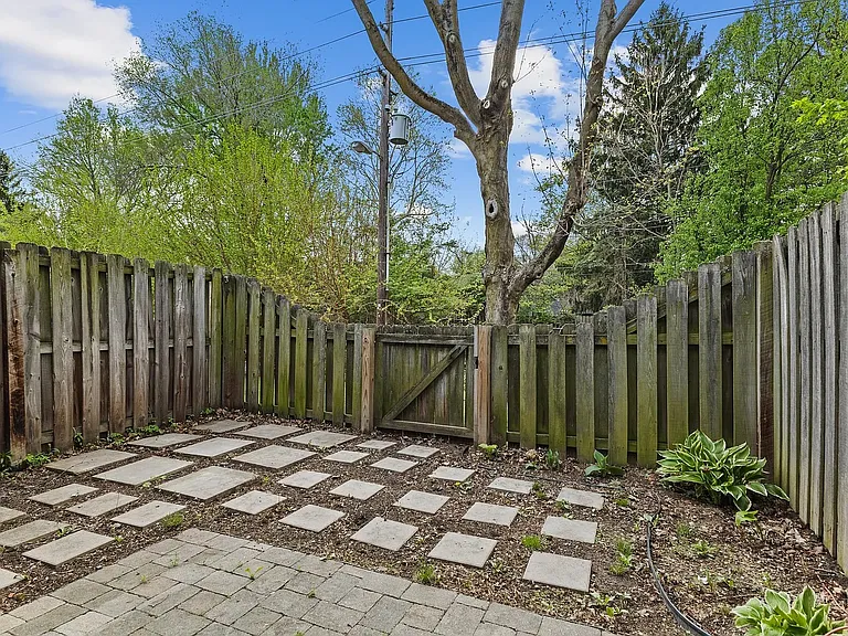 968 Greenwood Trl W — Photo 23