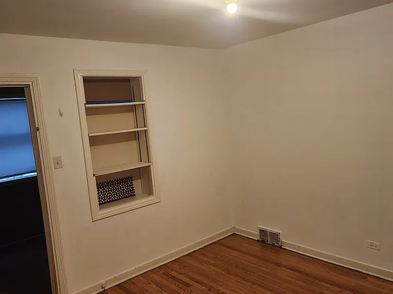 9007 Bronx Ave #4 — Photo 3