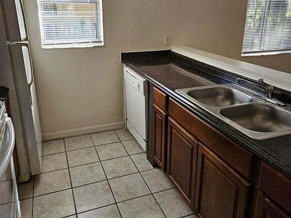 5th image of 2380 Fox Hollow Dr
