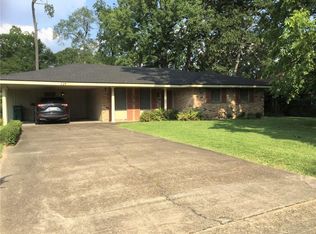 329 Quelqueshue St, Sulphur, LA 70663