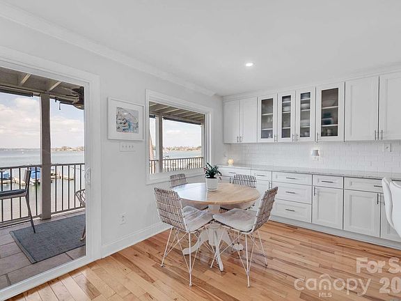 5th image of 20407 Harborgate Ct Unit 408