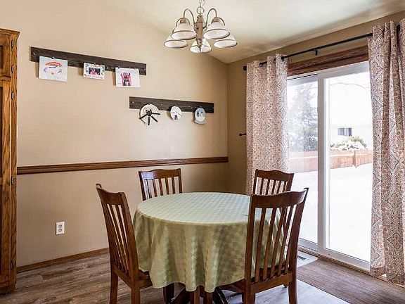 5th image of 2272 Meadow Green Dr