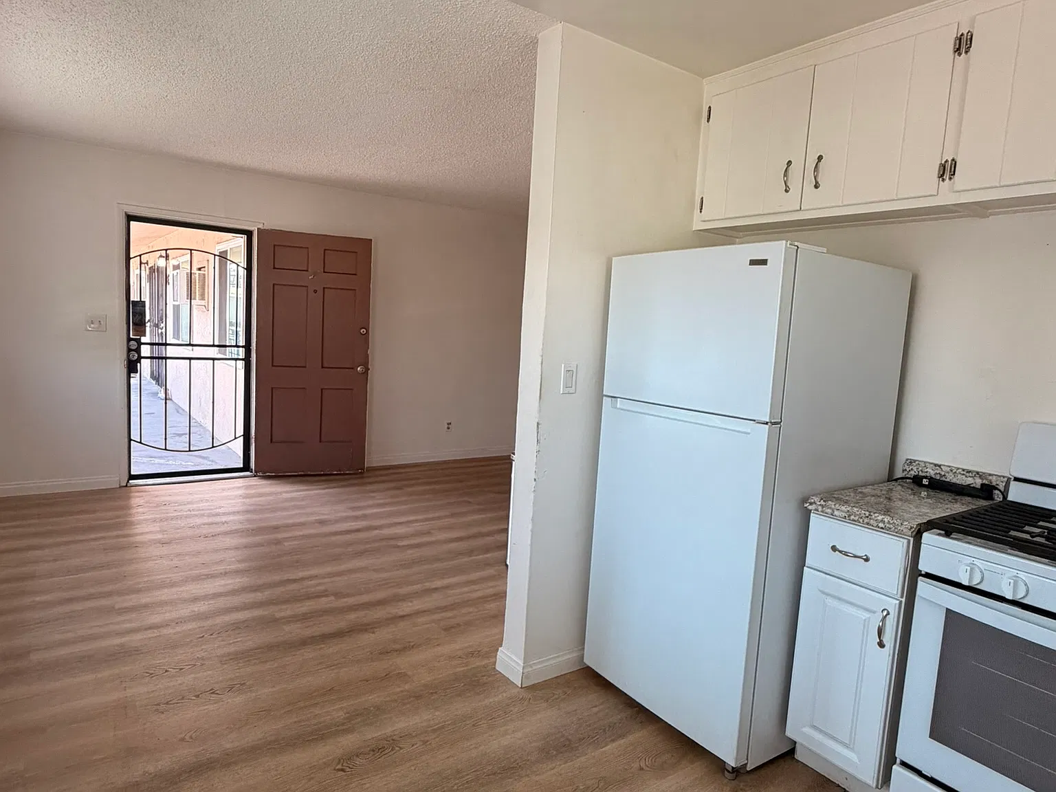 3 bed, 1100 sqft, $2,395 — Photo 3