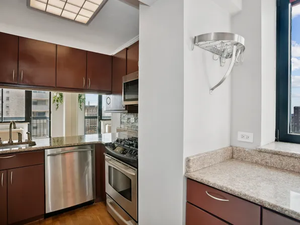 250 East 40th Street image 6 of 9