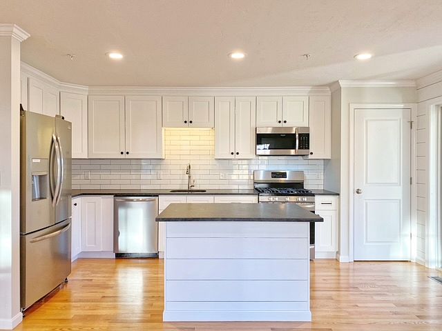 2nd image of 138 Elm St APT 27