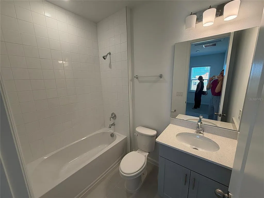 3 bed, 2.5 bath, 1697 sqft, $3,000 — Photo 3