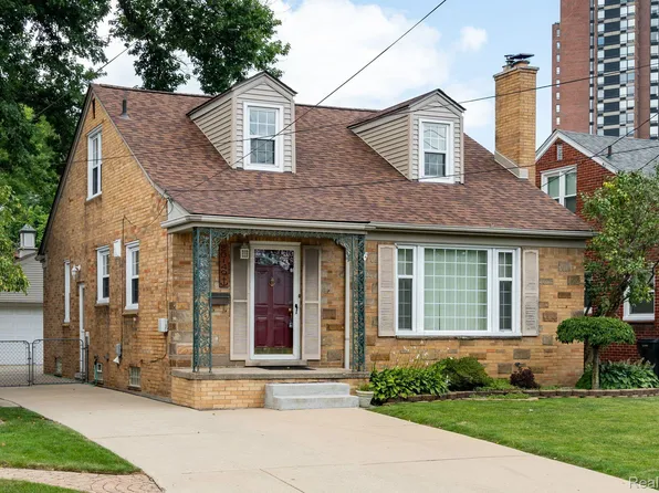 23149 Liberty St, Saint Clair Shores, MI 48080