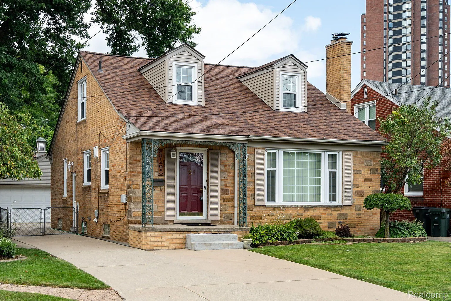 23149 Liberty St photo 1