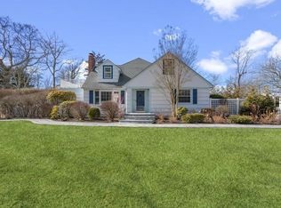 2 Livingston Rd, Bellport, NY 11713