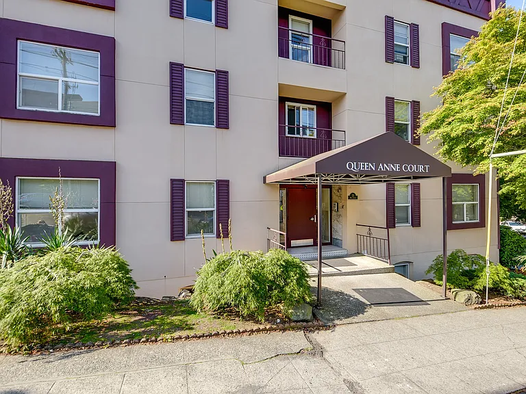 Queen Anne Court — Photo 25