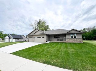 1269 Velsen Rd, Green Bay, WI 54313