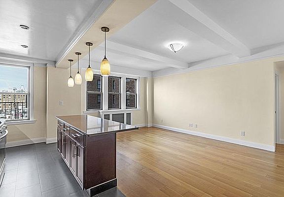3rd image of 37 W 72nd St APT 3D