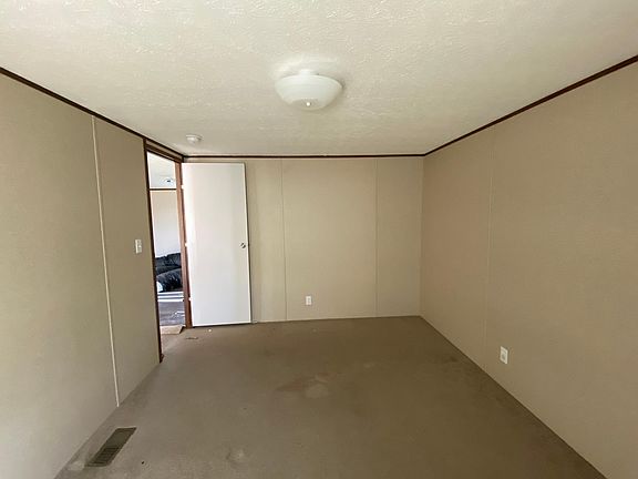 5th image of 3330 Mountain View Dr