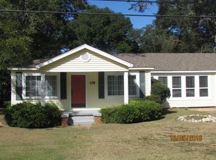 115 NW 4th St, Magee, MS 39111