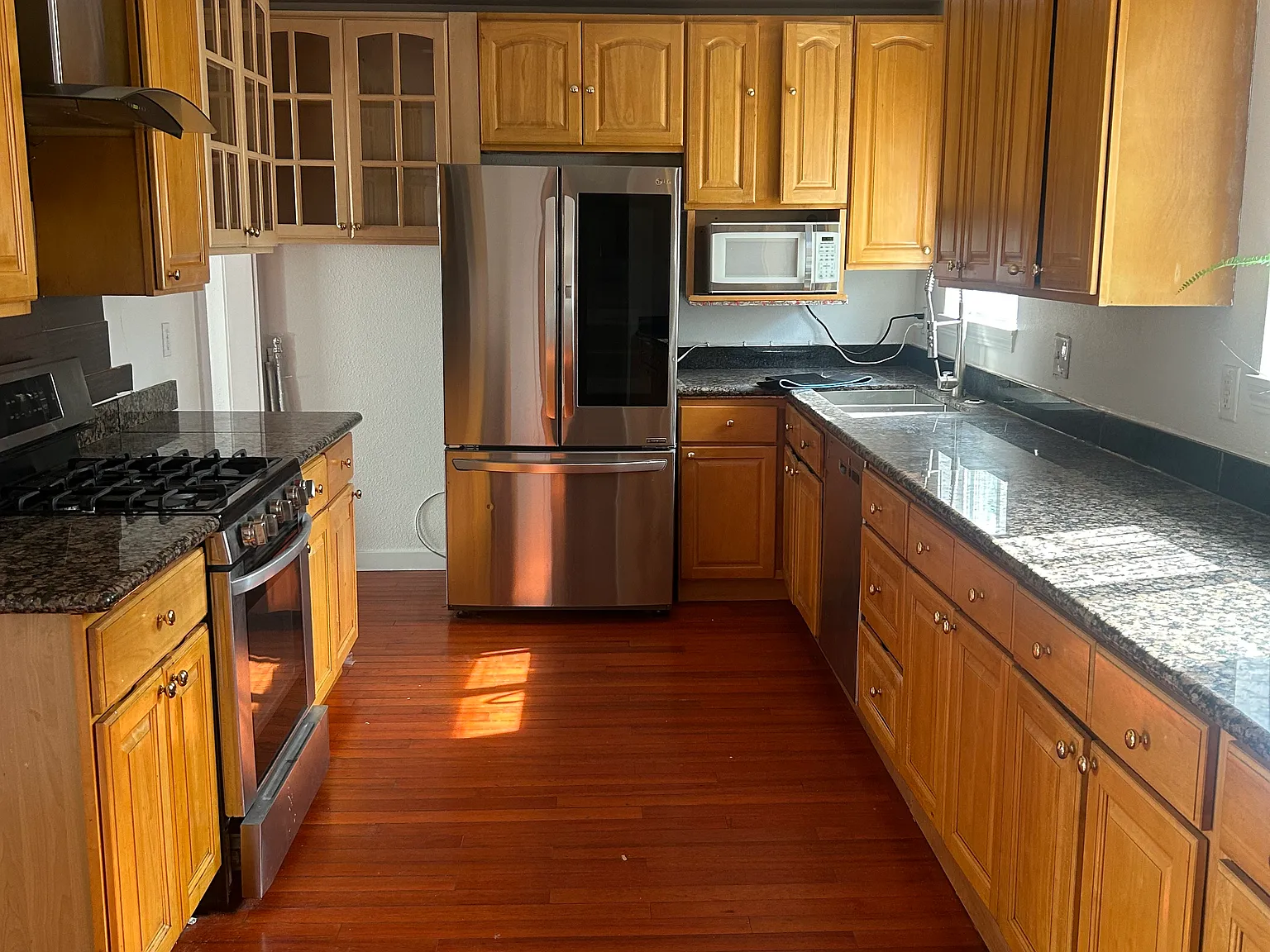 4 bed, 2000 sqft, $3,500 — Photo 2