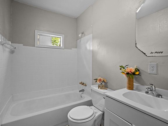5th image of 814 3rd Ave N #46