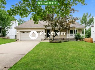 8123 Lichtenauer Dr, Lenexa, KS 66219