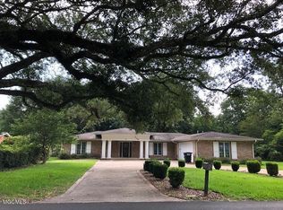 1606 Kensington St, Ocean Springs, MS 39564