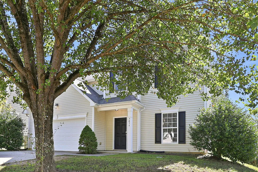3 bed, 2.5 bath, 2082 sqft, $2,320 — Photo 4