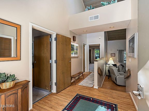 5th image of 107 Eagle Ct #107