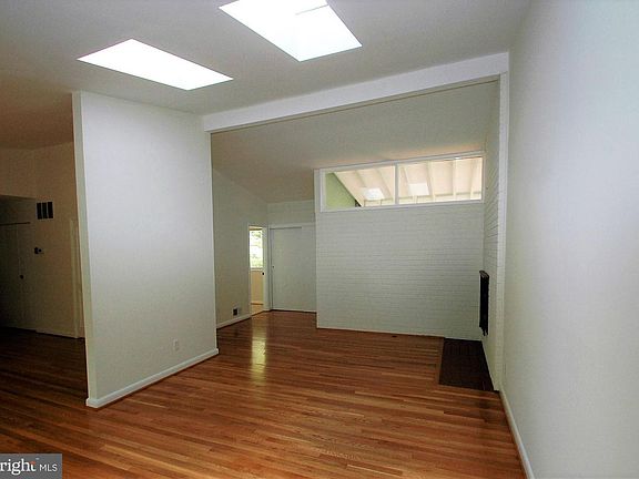 4th image of 3320 Prince Charles Ct