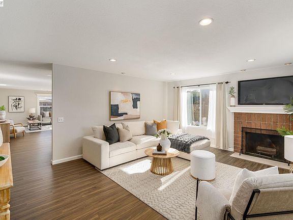 5th image of 3415 Loreto Dr