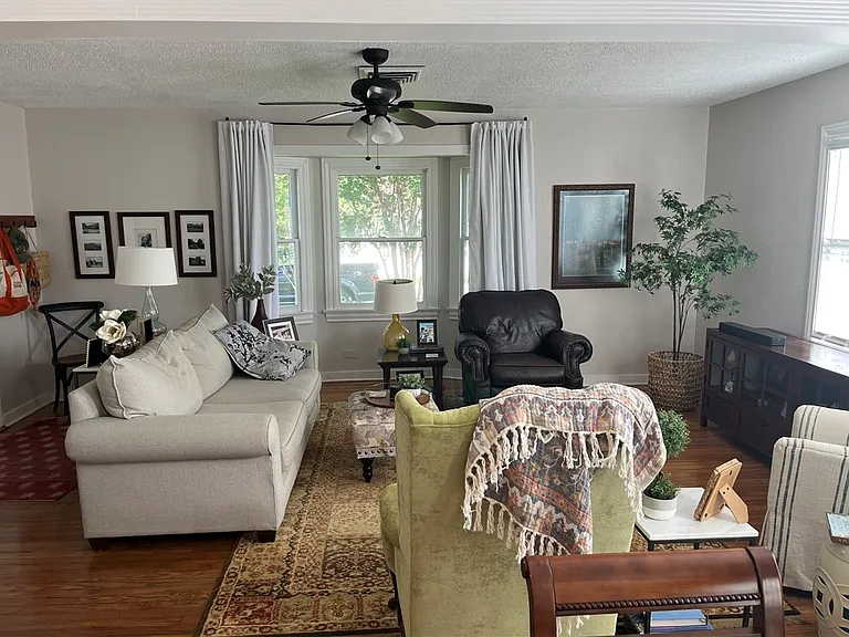 440 Naples St — Photo 2