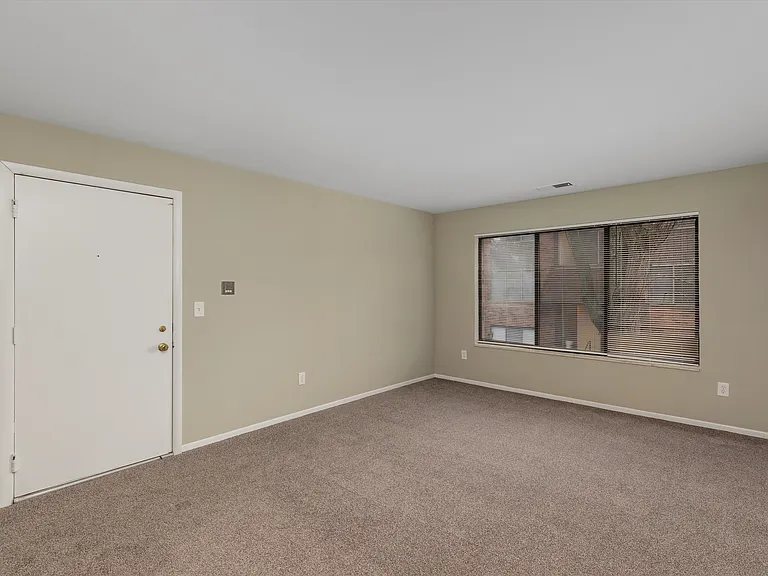 Maplecrest Apartments — Photo 12