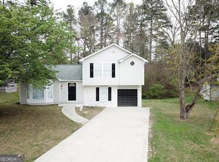 6230 Emerald Pointe Cir, College Park, GA 30349