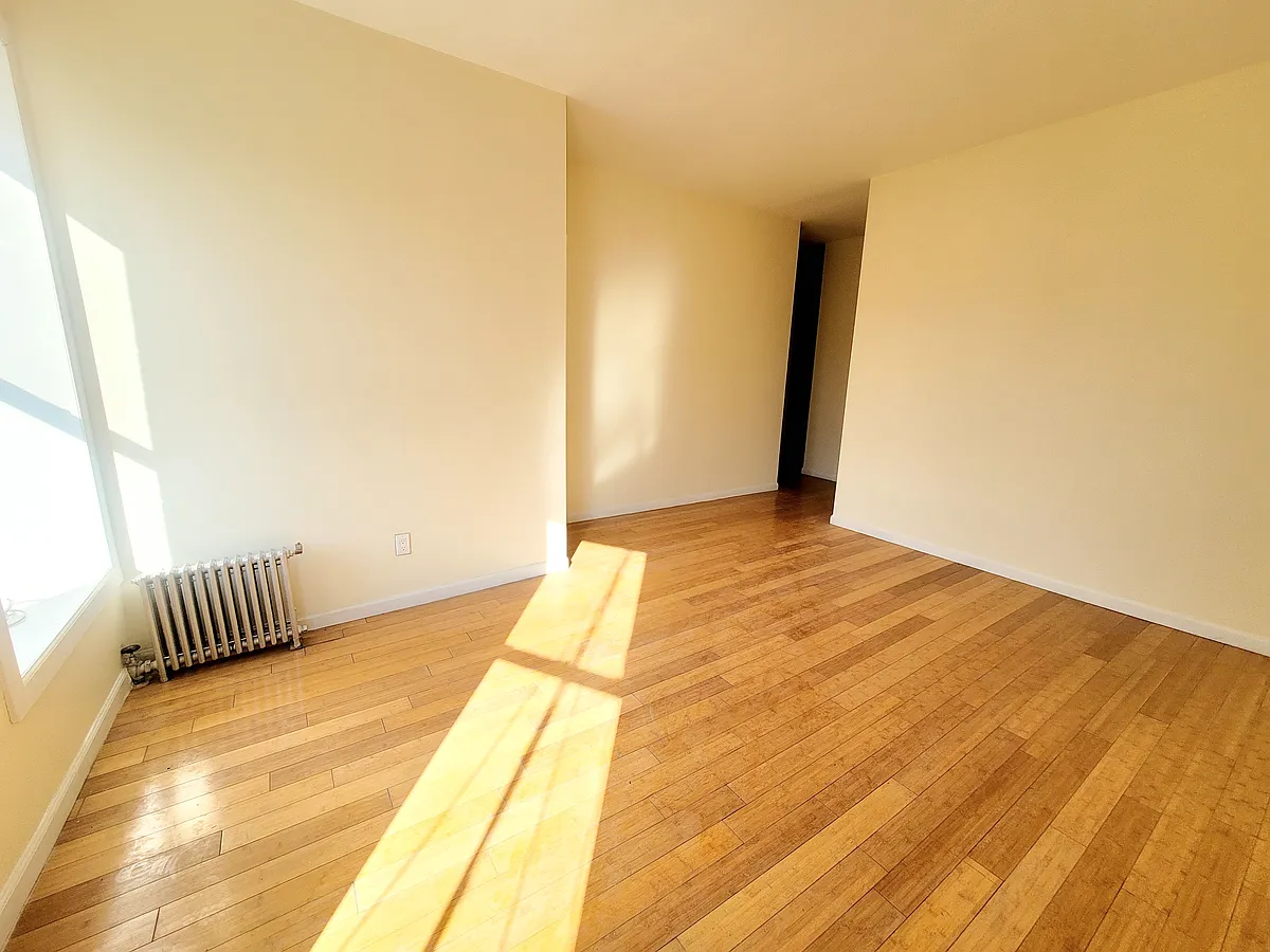 Building Photo - 170 W 123rd St #D3