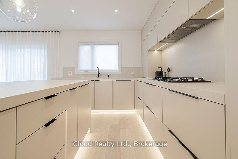 Burlington House for rent - 5 Bedrooms — photo 11