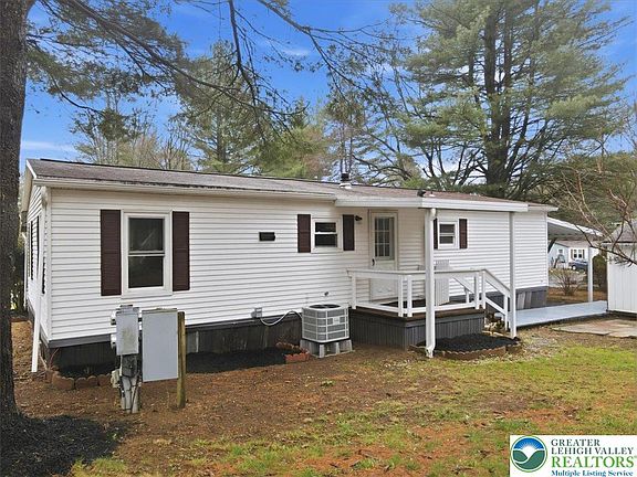 3rd image of 1016 Spruce Ln
