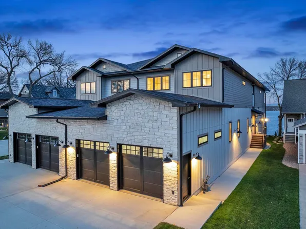 16402 Bayside Dr, Spirit Lake, IA 51360