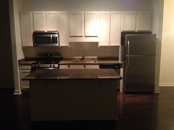 4th image of 50 E 16th St Unit 903