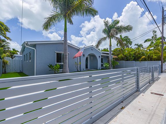 4th image of 3034 Riviera Dr