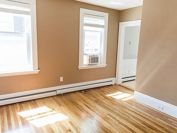 5th image of 5 Willow Ave #1