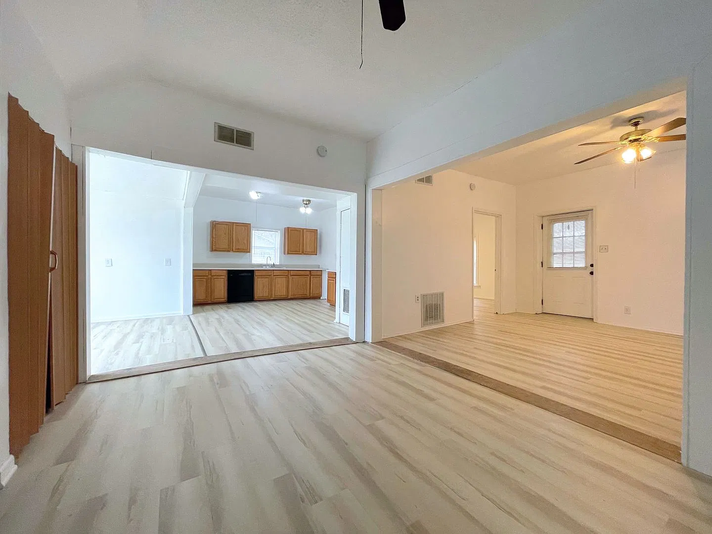 Large 5 bedroom home in Nickerson — Photo 4