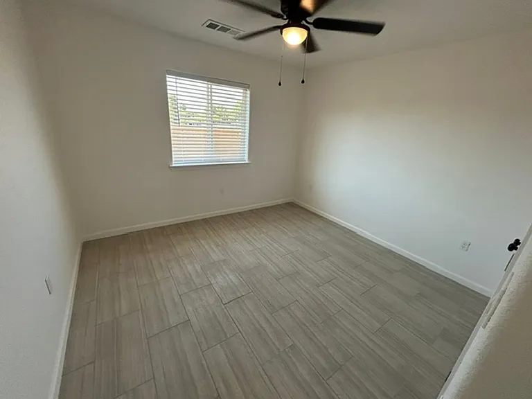 820 N Cypress St — Photo 7