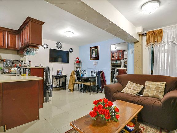4th image of 3225 92nd St